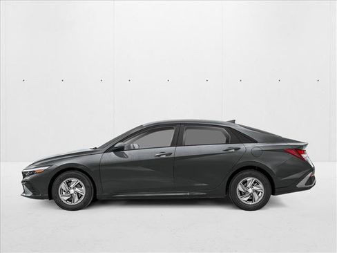 New 2026 Hyundai Elantra SE FWD image 3