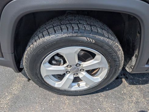 Used 2018 Jeep Compass Latitude w/ Popular Equipment Group AWD/4WD image 29