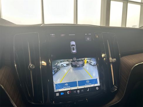 Certified 2023 Volvo XC60 B5 Ultimate w/ Climate Package image 16