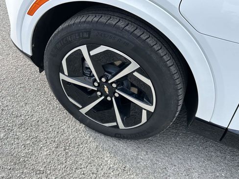 Used 2025 Chevrolet Equinox EV LT w/ Convenience Package image 9