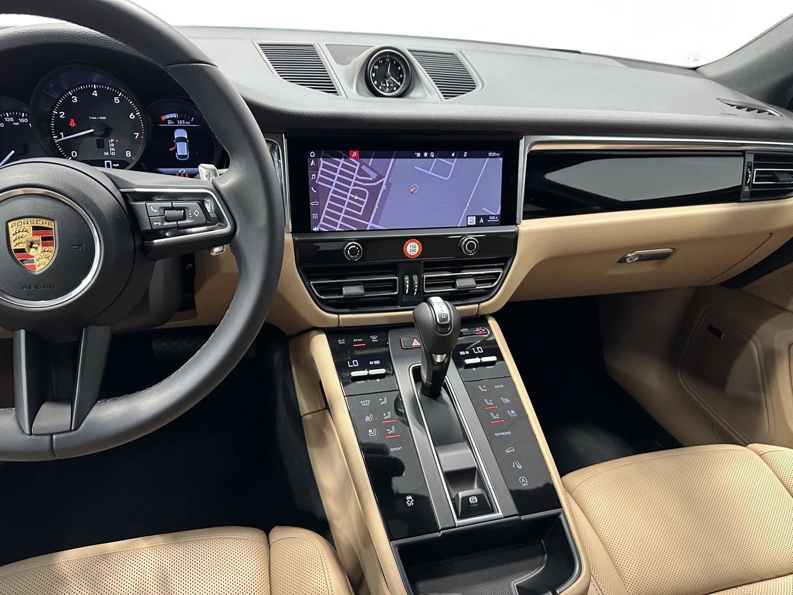 Certified 2026 Porsche Macan AWD/4WD image 28