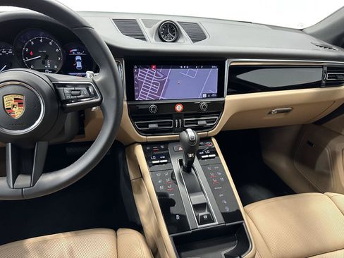 Certified 2026 Porsche Macan AWD/4WD image 28