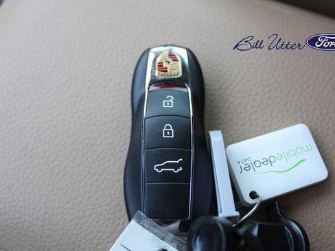 Used 2024 Porsche Macan AWD/4WD image 26