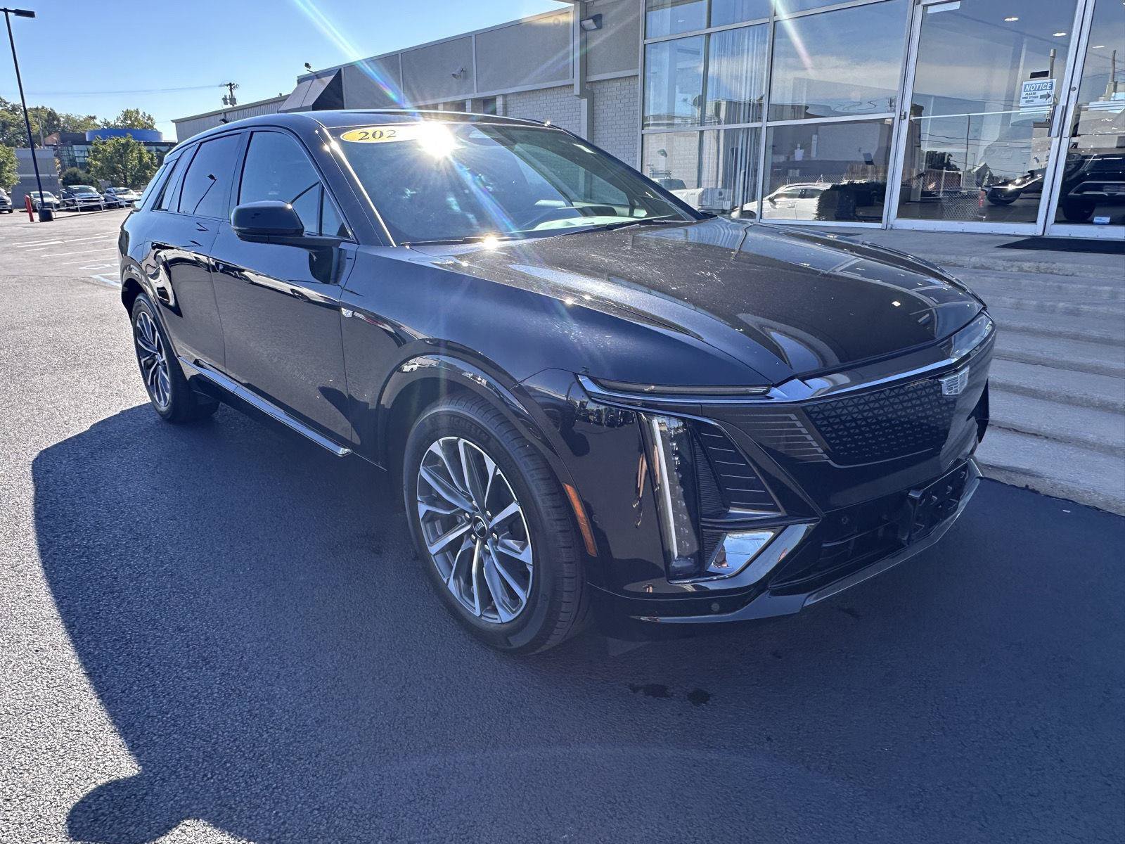 Used 2024 Cadillac Lyriq Sport AWD/4WD image 3