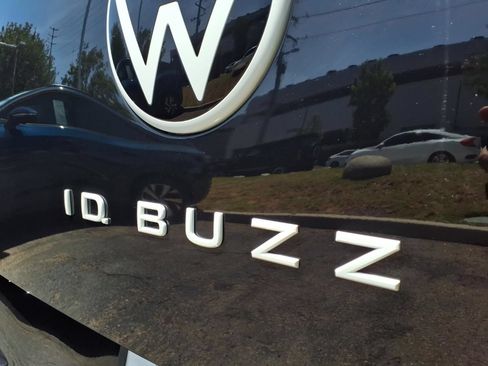 New 2025 Volkswagen ID. Buzz Pro S RWD image 18