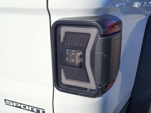 Used 2020 Jeep Gladiator Sport w/ Quick Order Package 24S image 9