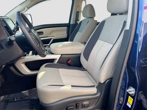 Used 2024 Nissan Titan SV w/ SV Convenience Package image 21