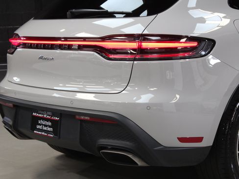 Used 2025 Porsche Macan w/ Premium Package Plus AWD/4WD image 14
