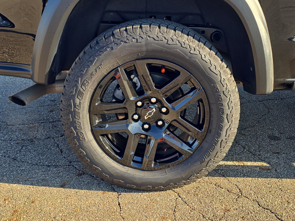 Used 2025 Chevrolet Colorado Trail Boss AWD/4WD image 31