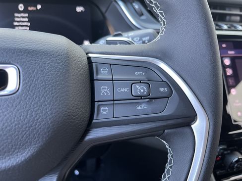 Used 2025 Jeep Grand Cherokee L Laredo AWD/4WD image 26