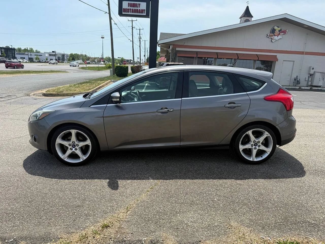 Used 2013 Ford Focus Titanium w/ Titanium Handling Pkg FWD image 1