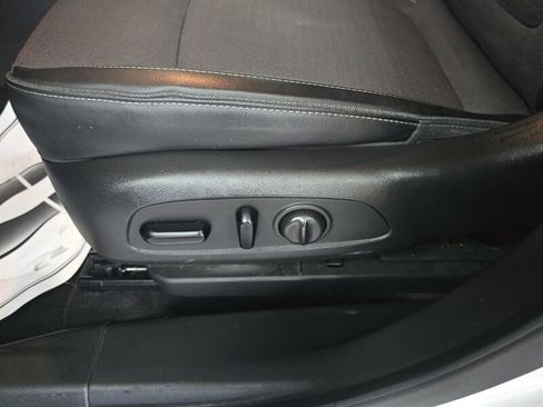 Used 2021 Buick Encore GX Preferred w/ Cold Weather Comfort Package FWD image 18