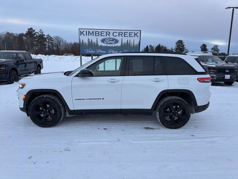 Used 2023 Jeep Grand Cherokee Altitude image 2