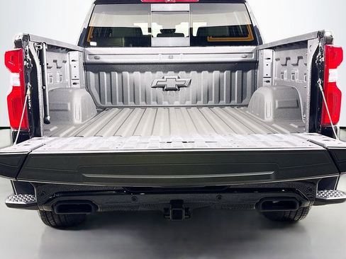 Certified 2025 Chevrolet Silverado 1500 High Country w/ Midnight Edition image 33