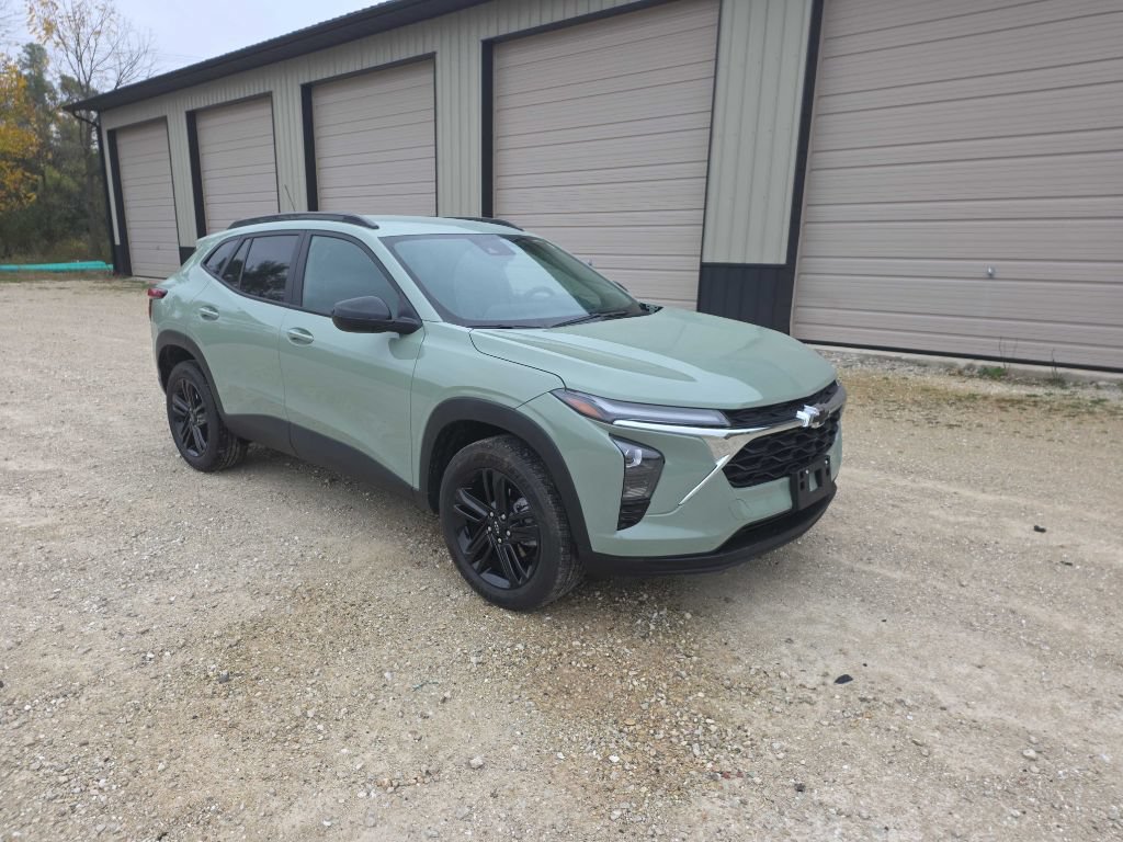 Used 2025 Chevrolet Trax ACTIV FWD image 3