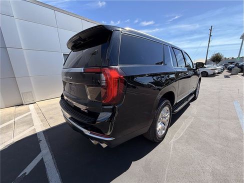 Used 2025 GMC Yukon XL Denali AWD/4WD image 5