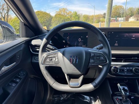 Used 2025 Buick Envista Sport Touring image 30