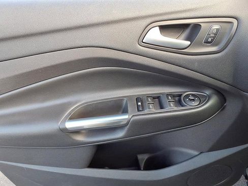 Used 2018 Ford Escape SE image 11