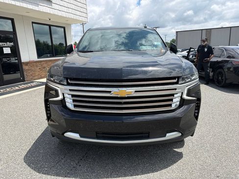 Used 2024 Chevrolet Suburban High Country RWD image 11