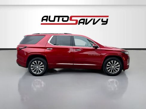 Used 2023 Chevrolet Traverse Premier FWD image 8