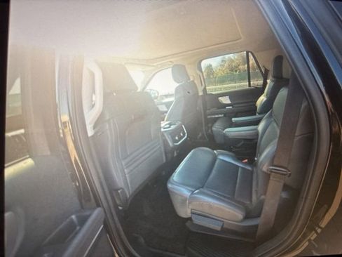 Used 2025 Ford Expedition Active image 6