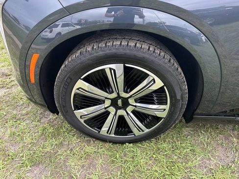 Certified 2025 Cadillac Escalade IQ Luxury 2 w/ LPO, Premium Carpet Package AWD/4WD image 10