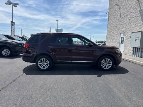 Used 2018 Ford Explorer XLT w/ Equipment Group 202A AWD/4WD image 4