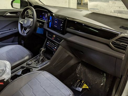 New 2026 Volkswagen Taos SE image 21