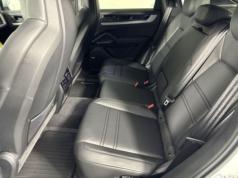 Certified 2025 Porsche Cayenne S image 24