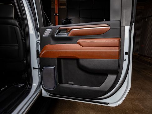 Used 2024 GMC Sierra 3500 Denali Ultimate image 38