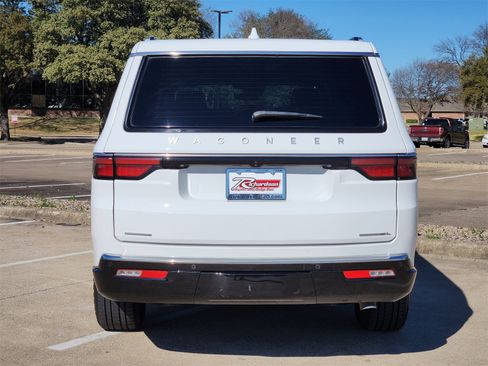 Used 2023 Jeep Wagoneer L Series II image 5
