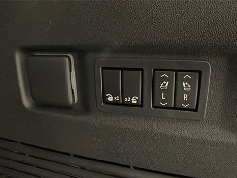 Certified 2022 GMC Yukon SLT w/ SLT Luxury Package image 34