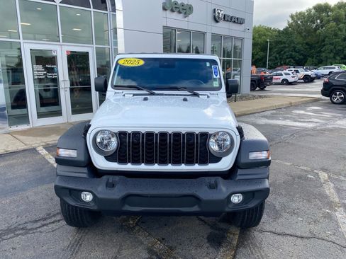 Used 2025 Jeep Wrangler Sport AWD/4WD image 8
