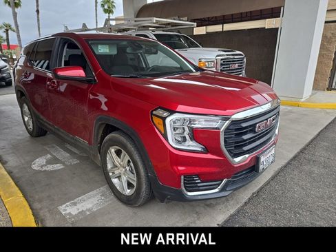 Used 2024 GMC Terrain SLE FWD image 2