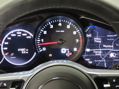 Certified 2023 Porsche Cayenne Platinum Edition AWD/4WD image 17
