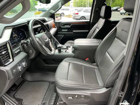Used 2024 GMC Sierra 1500 Denali w/ Technology Package AWD/4WD image 9
