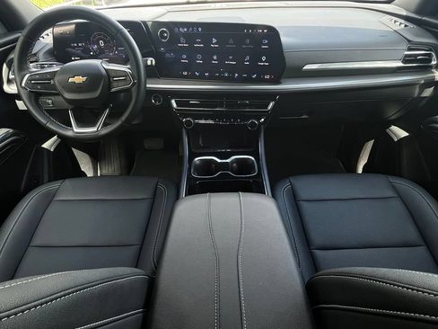 Used 2026 Chevrolet Traverse LT FWD image 9