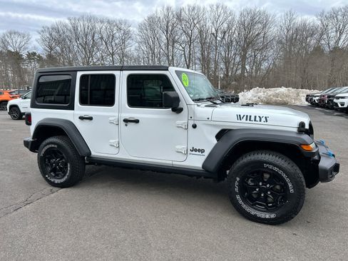 Used 2023 Jeep Wrangler Unlimited image 3