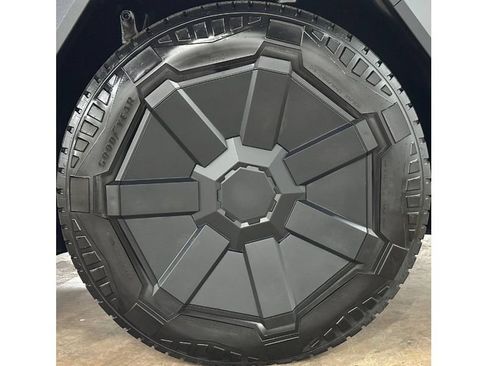 Used 2025 Tesla Cybertruck Cyberbeast AWD/4WD image 11