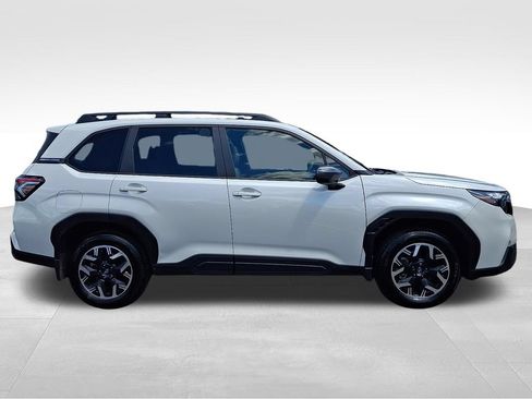 Used 2025 Subaru Forester Premium AWD/4WD image 7