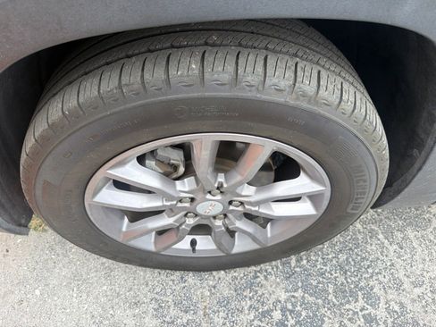Used 2023 GMC Terrain SLT FWD image 13