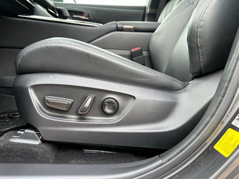 Used 2024 Toyota Crown Limited image 12