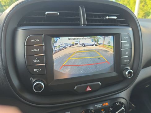 Used 2020 Kia Soul S FWD image 23