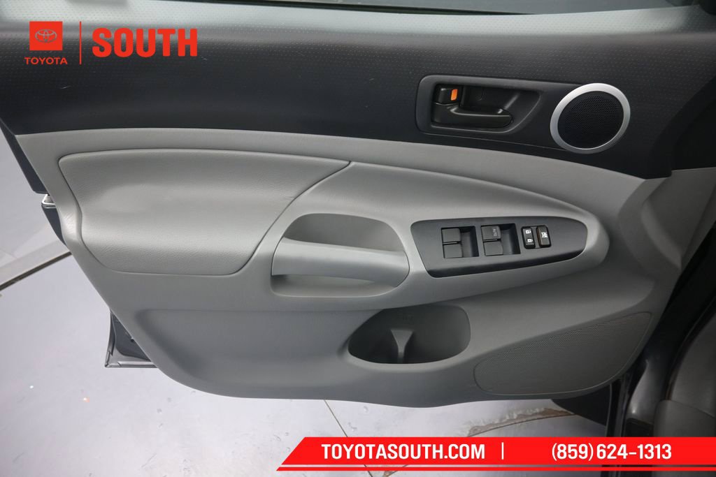 Used 2012 Toyota Tacoma 4x4 Double Cab w/ SR5 Pkg image 17