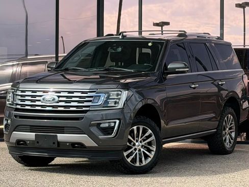 Used 2018 Ford Expedition Limited w/ Equipment Group 301A AWD/4WD image 3