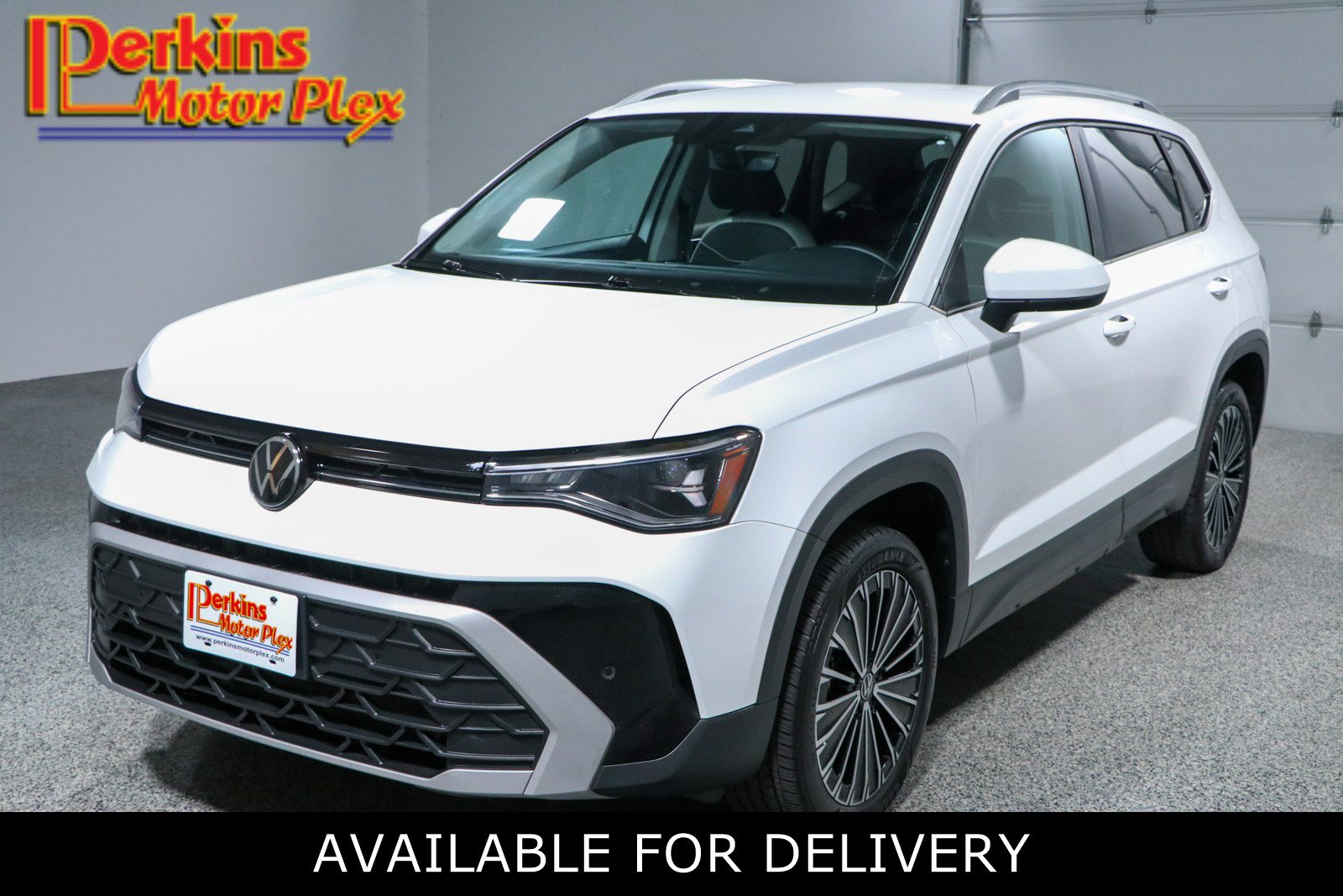 Used 2025 Volkswagen Taos SE FWD image 1