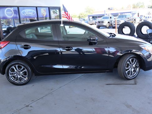 Used 2020 Toyota Yaris LE image 4