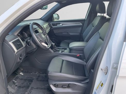 Used 2021 Volkswagen Atlas Cross Sport SE image 9