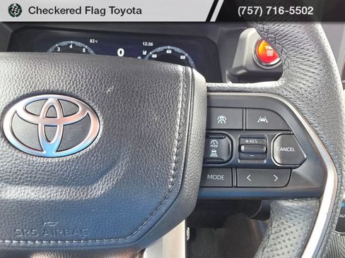 Used 2025 Toyota Tacoma TRD Sport AWD/4WD image 27