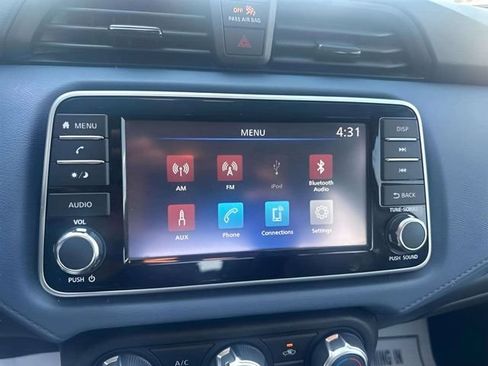 Used 2023 Nissan Versa SV FWD image 7